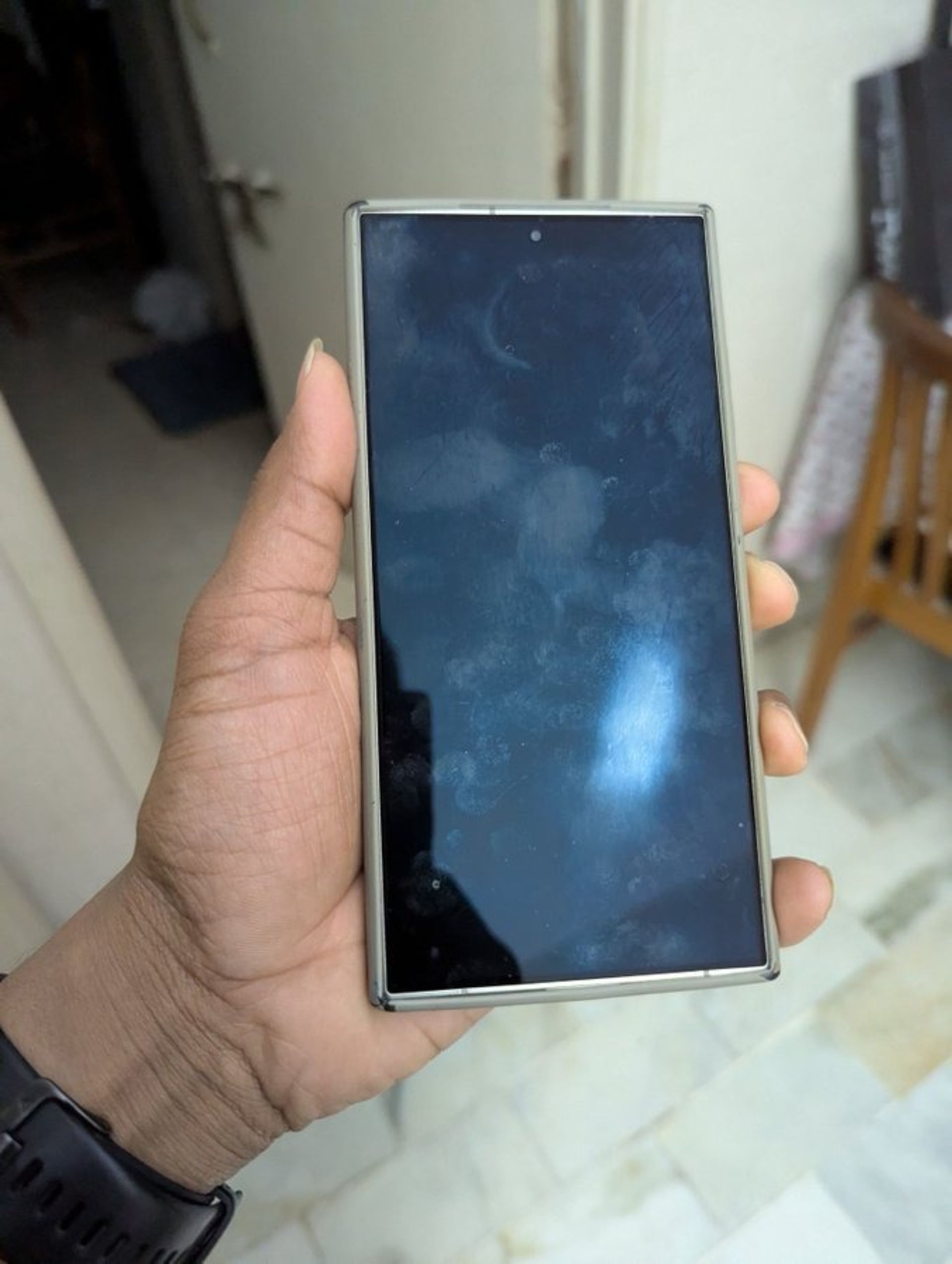 galaxy-s24-ultra-anti-glare-glass-problem2-67610c967b13ed549245f87d خرابی پوشش ضدانعکاس گلکسی S24 اولترا