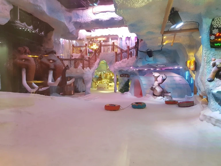 برج برفی مشهد؛ تجربه زمستان در دل تابستان 13 برج برفی مشهد