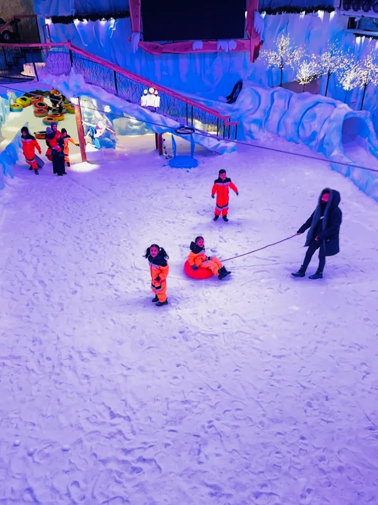 برج برفی مشهد؛ تجربه زمستان در دل تابستان 6 پارک برفی مشهد